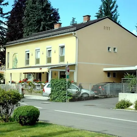 Bed & Breakfast Gaestehaus Ria