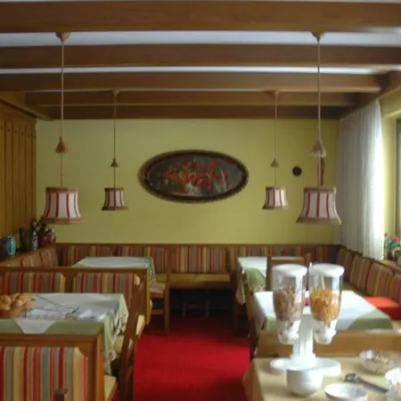 住宿加早餐酒店 Gaestehaus Ria Pörtschach am Wörthersee