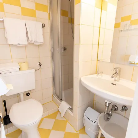 Gaestehaus Ria Bed & Breakfast 3*