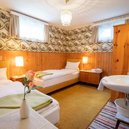 Gaestehaus Ria Bed & Breakfast 3*