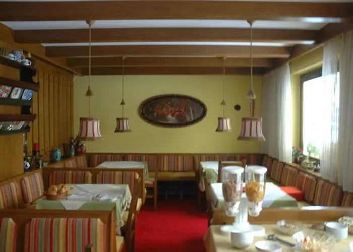 住宿加早餐酒店 Gaestehaus Ria Pörtschach am Wörthersee