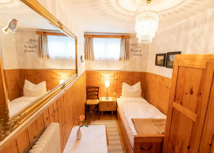 Gaestehaus Ria 住宿加早餐酒店 Pörtschach am Wörthersee